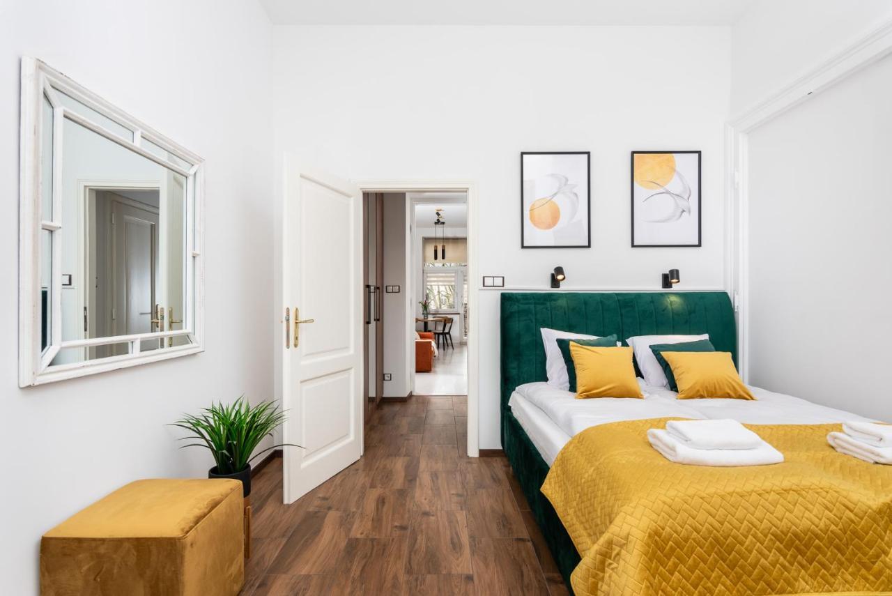 Premium Splendid Old Town Suites - By Upstairs Краків Екстер'єр фото